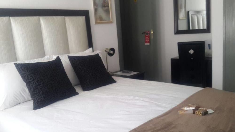 Strand Meadows B&B Gaborone Luaran gambar