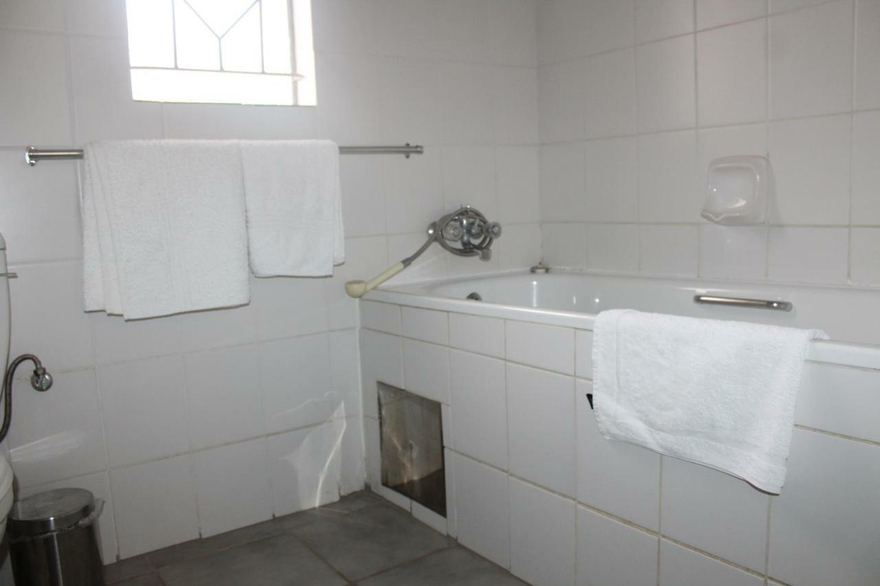 Strand Meadows B&B Gaborone Luaran gambar